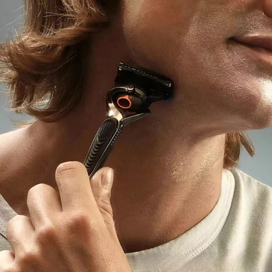 PrecisionRazor - Rakhyvel med flera blad och snabbkoppling för hög precision